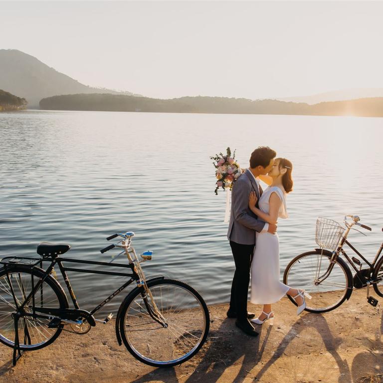 paar, liebhaber, kuss, hochzeit, liebe, romantisch, glücklich, freude, zuneigung, seebrücke, hochzeit, hochzeit, hochzeit, hochzeit, hochzeit, freude